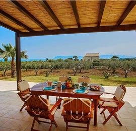 2 bedroom villa with pool and jacuzzi in Scopello, sleeps 6